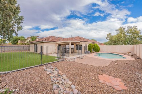 7498 Giachery Ave, Tucson AZ  85747-5613 exterior