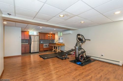 77 Fountain Dr, Skyline Lakes NJ  07456-2406 exterior