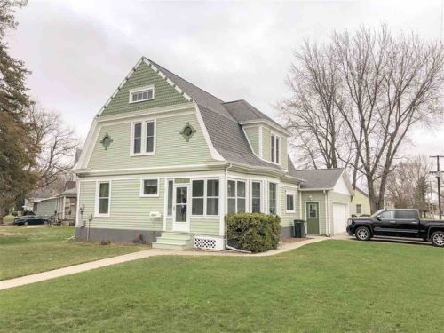 1001 Main St, Laporte City, IA 50651-1729