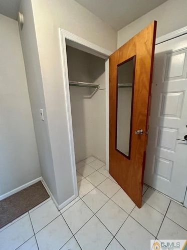 615 Maple Hill Dr, Woodbridge, NJ 07095-4107