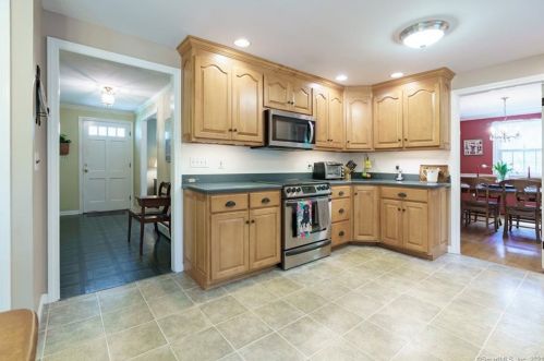 61 Carriage Dr, Waterbury CT  06708-3309 exterior