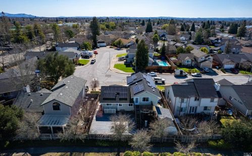9591 Kristine Way, Windsor CA  95492-8889 exterior