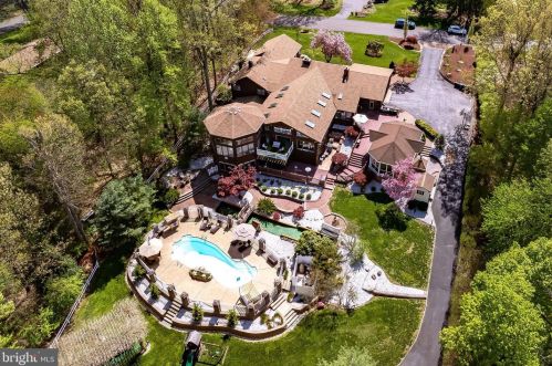 9 Laurel Dr, North Hanover, NJ 08562-2014