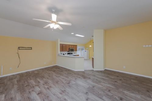 913 Jeffrey Dr, Denton TX  76208-6425 exterior