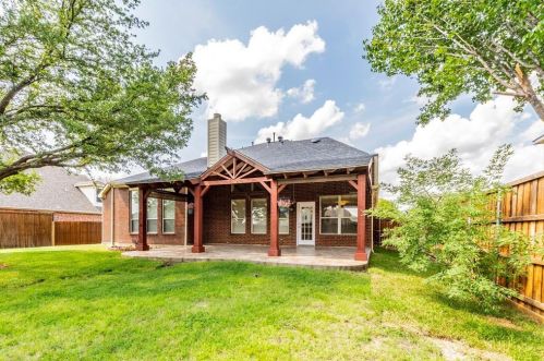1405 Glen Hollow Ln, Lewisville TX  75028-3870 exterior