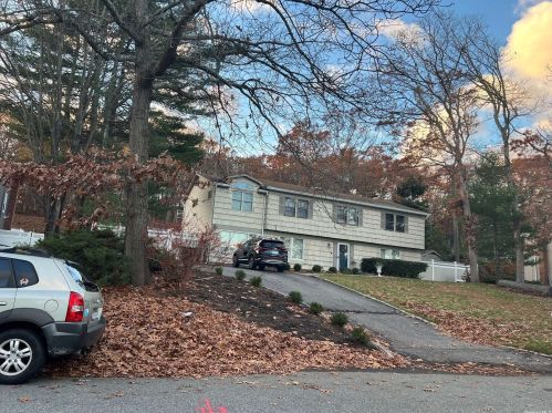 98 Stonehurst Ln, Huntington Station, NY 11746-7934