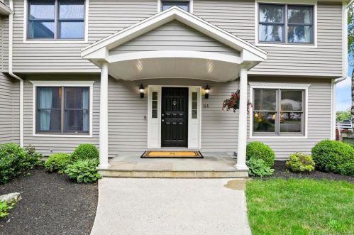 84 Roosevelt Dr, Bridgeport, CT 06611-2516