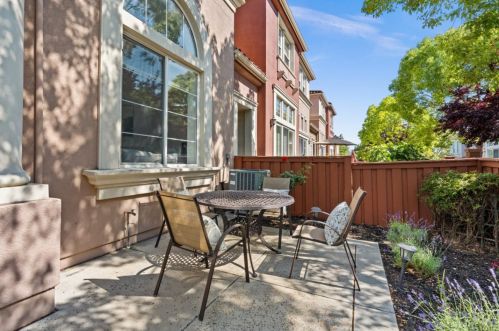 302 Vista Roma Way, San Jose CA 95136-4427 exterior