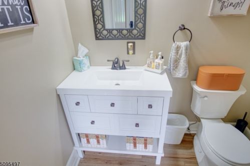 25 Martingale Dr, Wantage NJ  07461-2857 exterior