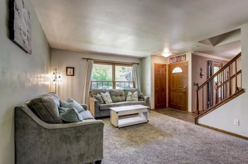1557 Riverdale Dr, Oconomowoc, WI 53066-3437