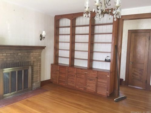 482 Main St, Wallingford, CT 06492-1722