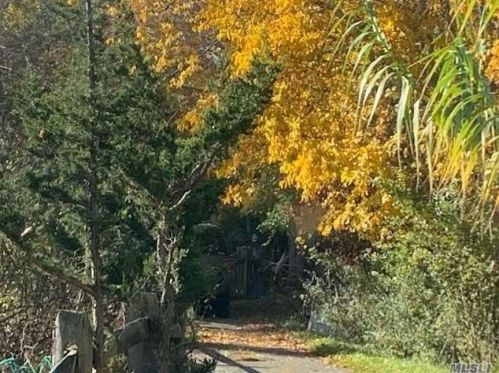 2705 Lighthouse Rd, Southold NY  11971-3107 exterior