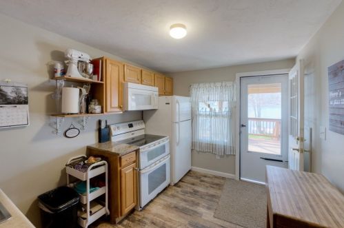 31 Indian Lk Pkwy, Worcester MA 01605-1215 exterior