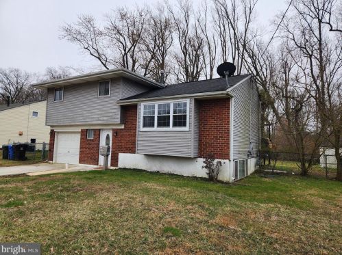 303 Montgomery Dr, West Deptford, NJ 08051-1215