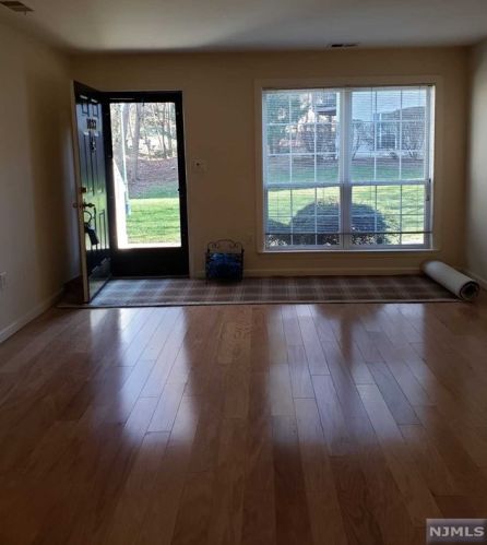 1033 Cumberland Ct, Mahwah NJ  07430-1361 exterior