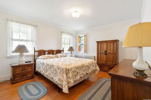 37 Mayfair Ave, Floral Park NY  11001-2546 exterior