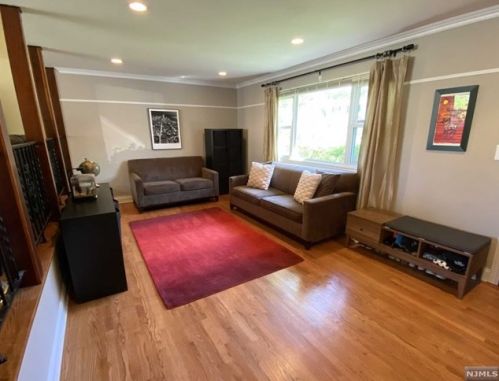 242 Campora Dr, Rockleigh, NJ 07647-1727