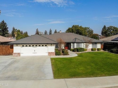 7512 Petris Ave, Bakersfield, CA 93308-5335