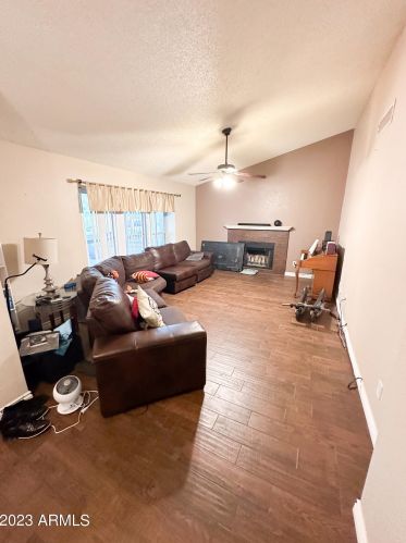 13406 38th Pl, Phoenix, AZ 85044-8202