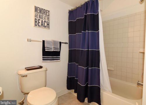 213 Alpine Dr, Leesburg VA 20175-6132 exterior