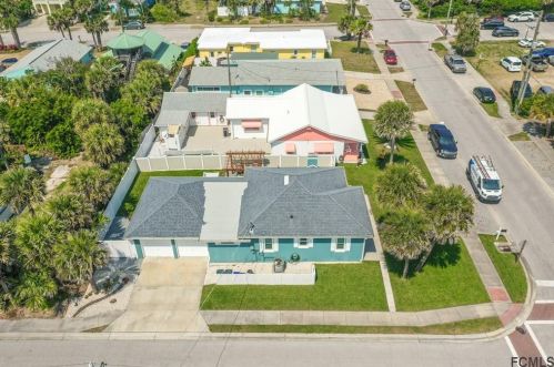 812 Central Ave, Flagler Beach, FL 32136-3337