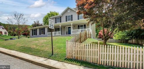 14 Liberty Dr, Mount Holly Springs, PA 17065-1022