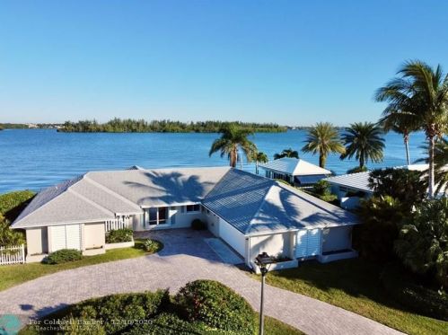1 Seahorse Ln, Vero Beach, FL 32960-5231
