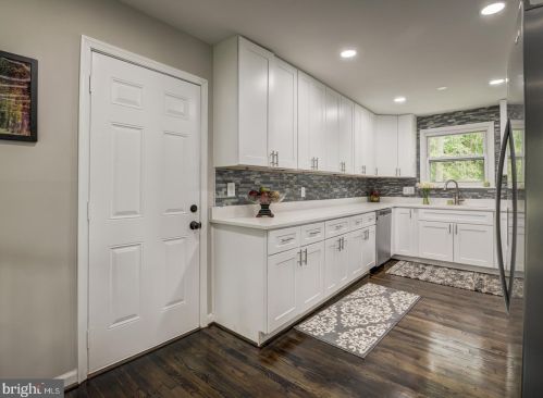 8813 Lagrange St, Lorton VA 22079-1643 exterior