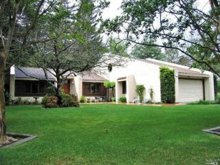 2 Kings Ln, Fairfield, CA 94534-1319