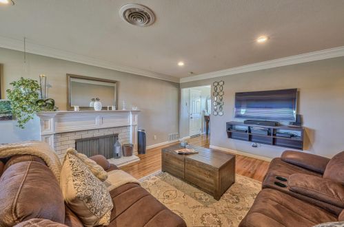 491 Jean Cir, Marina CA  93933-4012 exterior