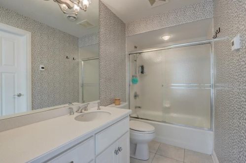 917 Evergreen Cir, Chenequa WI  53029-8636 exterior