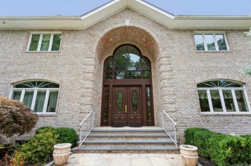 21 Alpine Ter, Pleasantville, NY 10570-1901