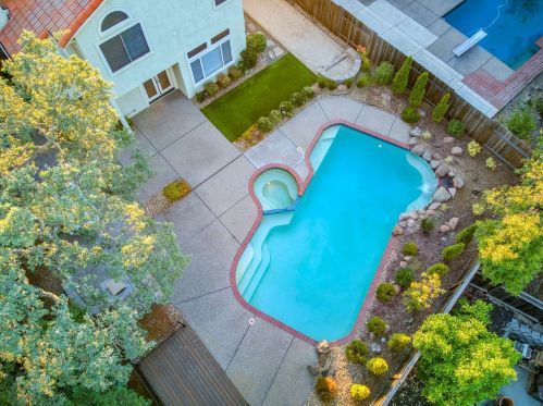 111 Burrill Dr, Folsom CA  95630-2270 exterior