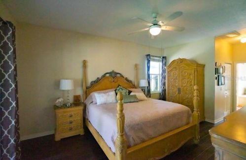 1006 Connecticut Rd, Tarpon Springs FL 34689-2830 exterior