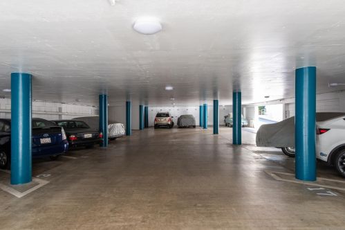 1327 La Palma St, San Diego CA 92109-5290 exterior