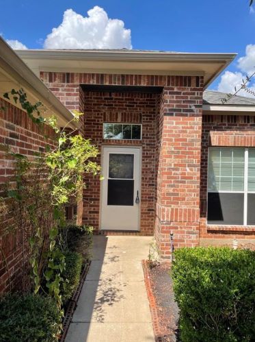 1209 Brownford Dr, Burleson TX  76028-6826 exterior