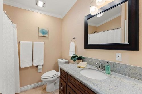 1992 Warmlands Ave, Vista CA  92084-3332 exterior