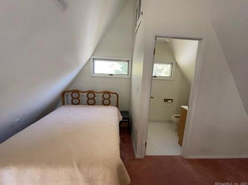 1 Clifton St, Lyme CT  06371-2024 exterior