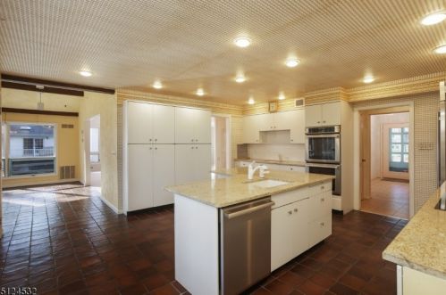 2080 Arrowwood Dr, Scotch Plains NJ 07076-4730 exterior