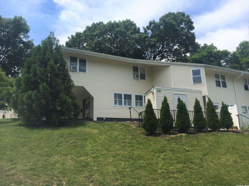 128 Townhouse Rd, Huntington Station, NY 11746-1276