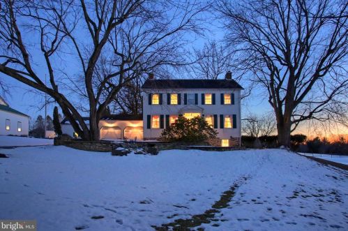 6411 Devonshire Hts Rd, Harrisburg PA 17111-4818 exterior