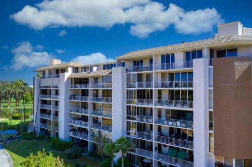 900 Island Dr, Rancho Mirage CA  92270-3120 exterior