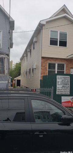 746 224th St, Bronx, NY 10466-4206