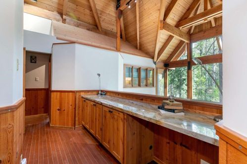 820 Beaver Pond, Truckee CA  96161-4200 exterior