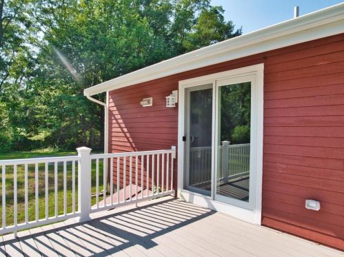 39 Cala Ave, Tiverton RI  02878-3214 exterior