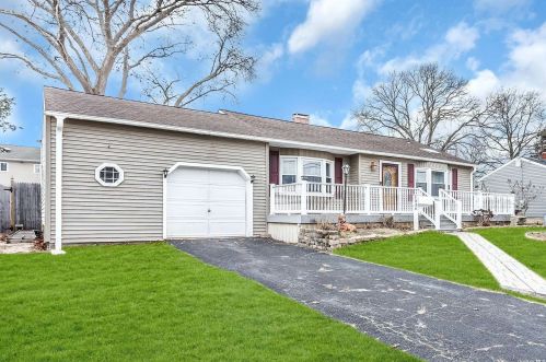 1036 Carll Dr, Bayshore, NY 11706-6204