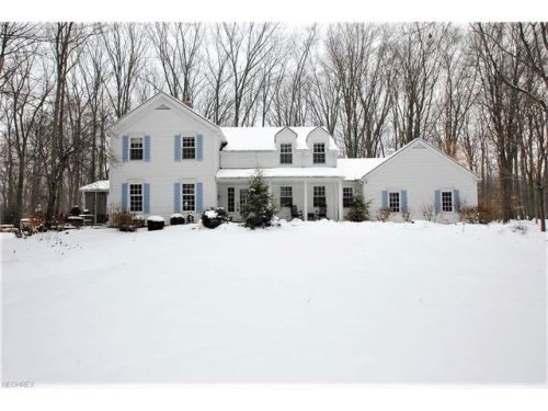 5675 Park Wood Cir, Orange Village, OH 44022-3529