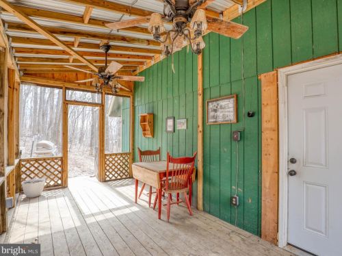 1429 Nancy Jack Rd, Gerrardstown WV  25420-3090 exterior