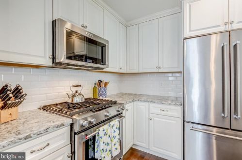 6710 Chestnut Ave, Falls Church VA  22042-2112 exterior