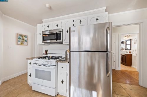 7426 Holly St, Oakland CA  94621-2834 exterior